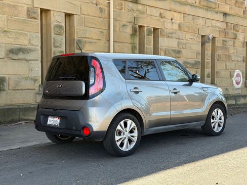 Used 2014 Kia Soul + FWD image 4