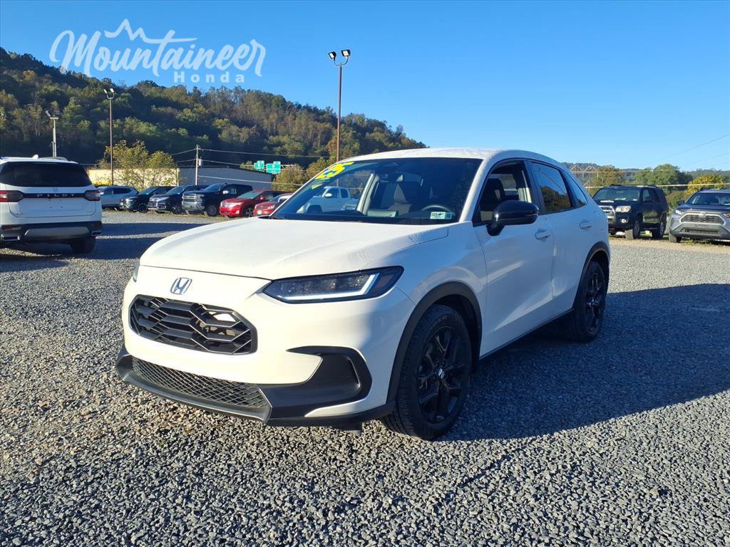Used 2025 Honda HR-V Sport image 2