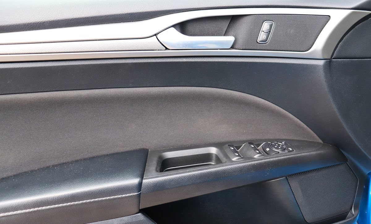 Used 2019 Ford Fusion SE FWD image 37
