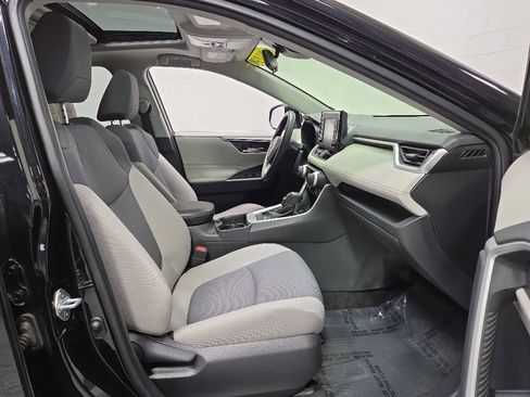 Used 2019 Toyota RAV4 XLE w/ Convenience Package AWD/4WD image 10