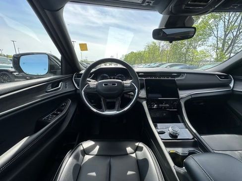 Used 2025 Jeep Grand Cherokee L Limited image 16