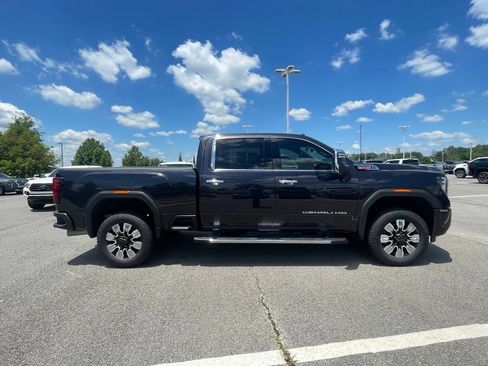 Used 2025 GMC Sierra 2500 Denali w/ Technology Package AWD/4WD image 8