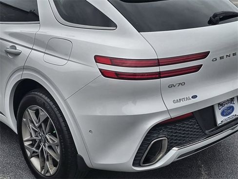 Used 2022 Genesis GV70 2.5T w/ Advanced Package image 13