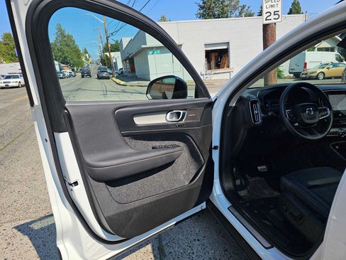 Used 2025 Volvo XC40 B5 Ultra AWD/4WD image 20