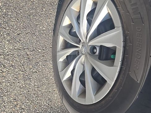 Used 2017 Toyota Camry LE FWD image 9