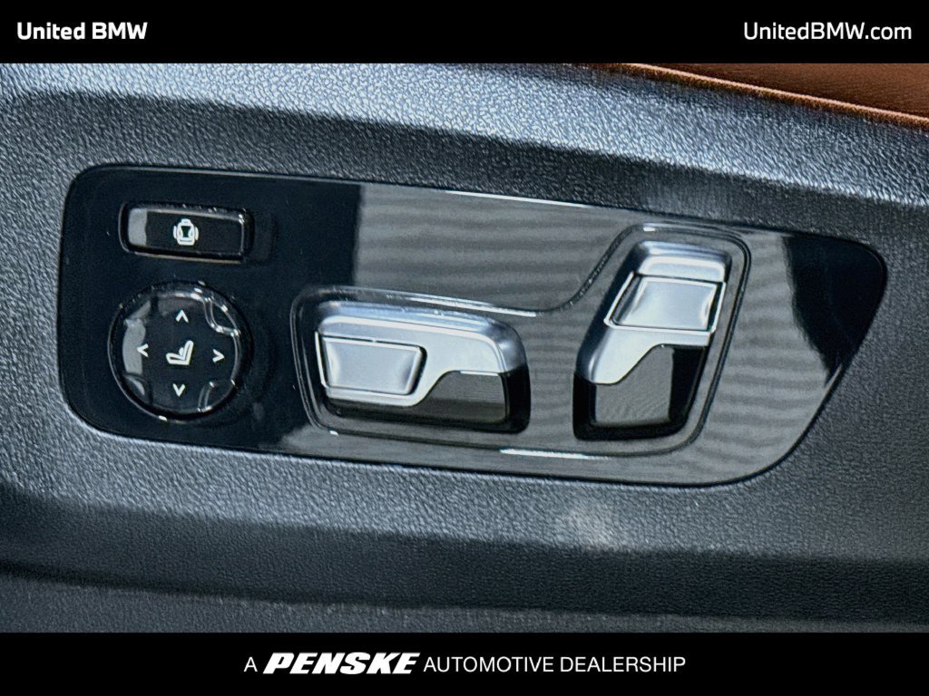 Used 2022 BMW X7 xDrive40i w/ Premium Package AWD/4WD image 11