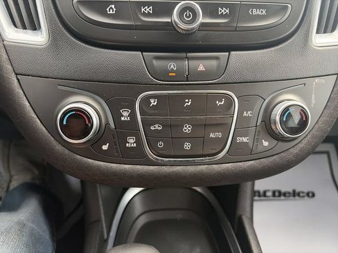 Used 2021 Chevrolet Malibu LT FWD image 24