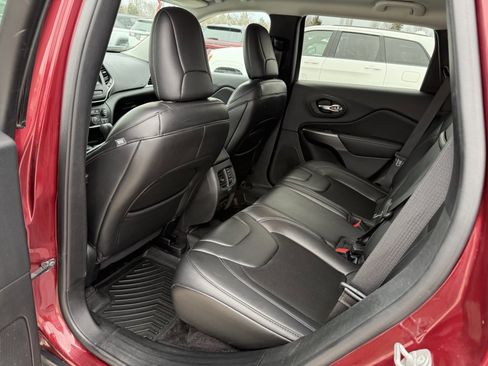 Used 2019 Jeep Cherokee Latitude Plus w/ Cold Weather Group image 12