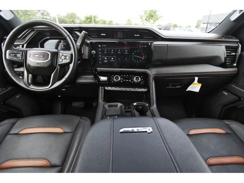 Used 2024 GMC Sierra 2500 AT4 w/ AT4 Premium Plus Package AWD/4WD image 12