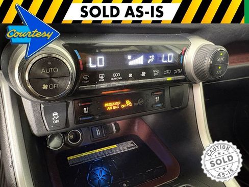 Used 2021 Toyota RAV4 Limited FWD image 31