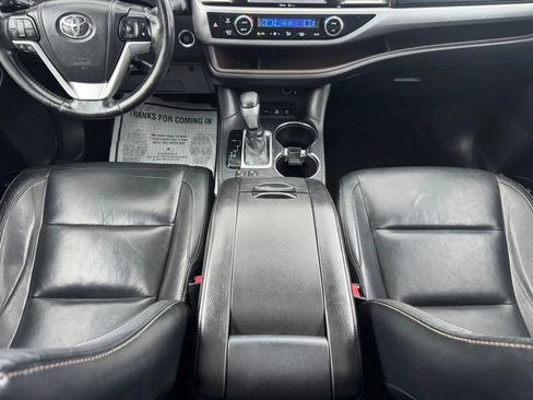 Used 2014 Toyota Highlander XLE AWD/4WD image 26