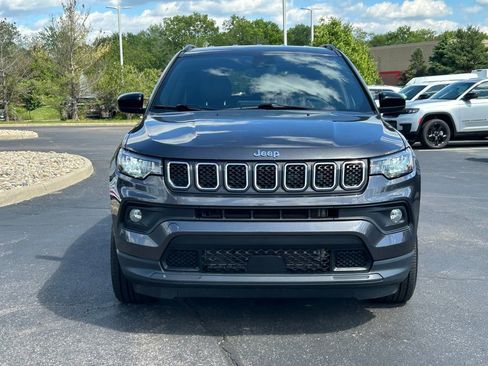 Used 2023 Jeep Compass Latitude AWD/4WD image 2