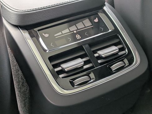 Used 2024 Volvo XC90 B5 Plus AWD/4WD image 27