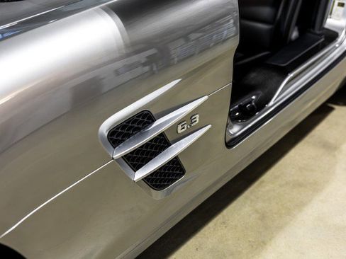Used 2011 Mercedes-Benz SLS AMG Coupe image 16