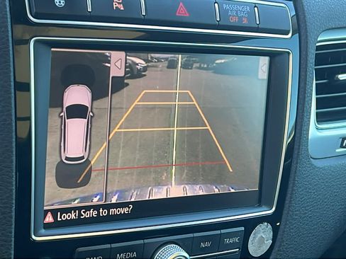 Used 2016 Volkswagen Touareg TDI AWD/4WD image 16