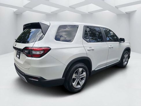 Used 2025 Honda Pilot EX-L image 3