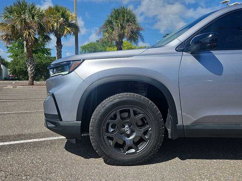 Used 2025 Honda Pilot TrailSport image 19