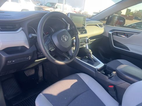 Used 2020 Toyota RAV4 XLE w/ Convenience Package image 9