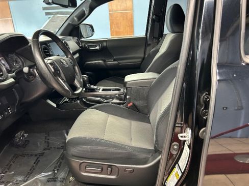 Used 2022 Toyota Tacoma TRD Off-Road image 8