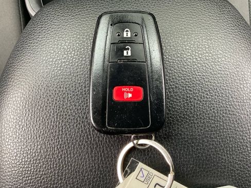 Used 2024 Toyota RAV4 XLE AWD/4WD image 37
