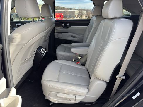 Used 2023 Kia Sorento EX image 18