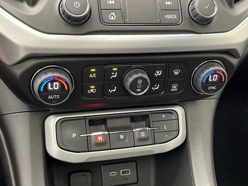 Certified 2023 GMC Acadia SLE w/ Driver Convenience Package image 24