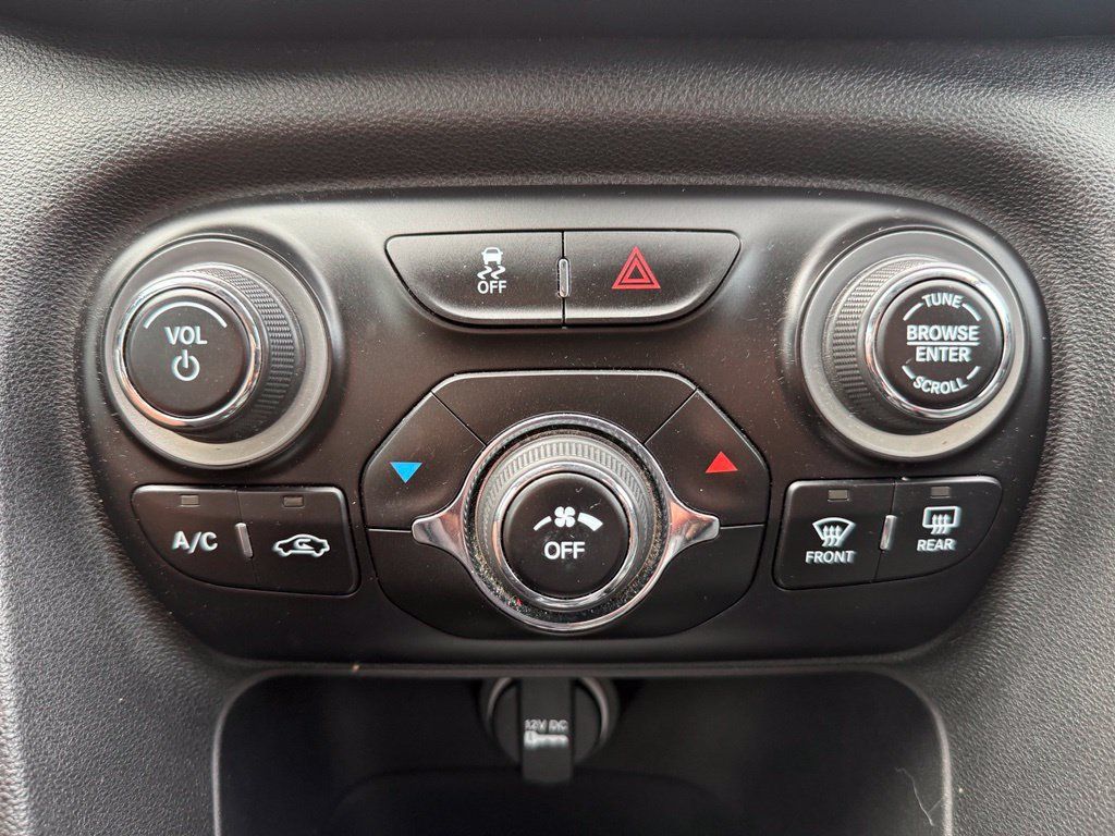 Used 2016 Dodge Dart SXT FWD image 31
