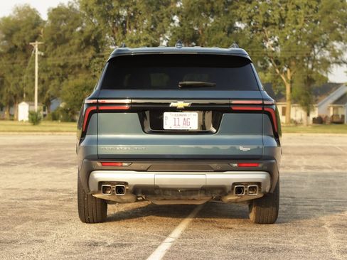 Used 2025 Chevrolet Traverse LT AWD/4WD image 6