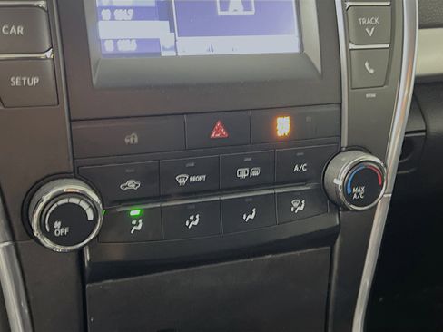 Used 2015 Toyota Camry SE FWD image 26