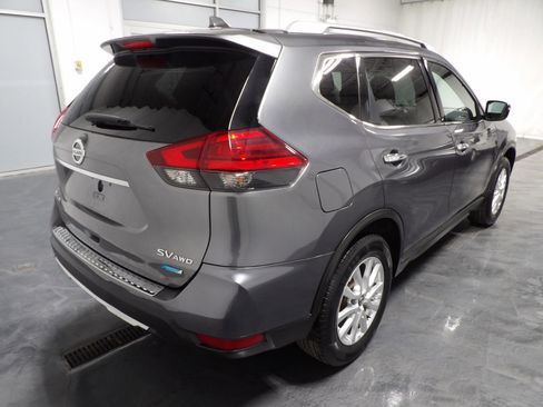 Used 2017 Nissan Rogue SV image 5