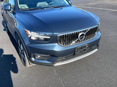 Used 2021 Volvo XC40 T5 Momentum w/ Premium Package AWD/4WD image 4