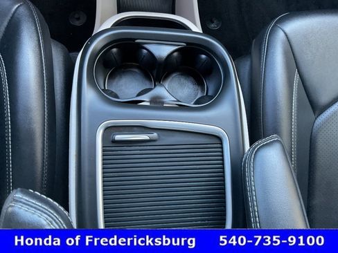 Used 2024 Chrysler Pacifica Touring-L FWD image 42