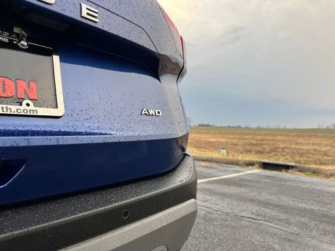 Used 2023 Nissan Rogue S image 40