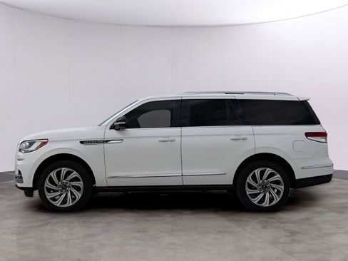 Used 2024 Lincoln Navigator Premiere AWD/4WD image 4
