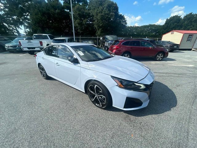 Used 2024 Nissan Altima 2.5 SR FWD image 1