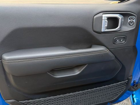 Used 2022 Jeep Wrangler Unlimited Sahara image 35