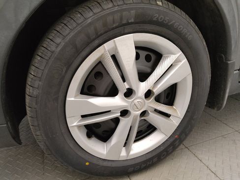 Used 2019 Nissan Kicks S FWD image 31