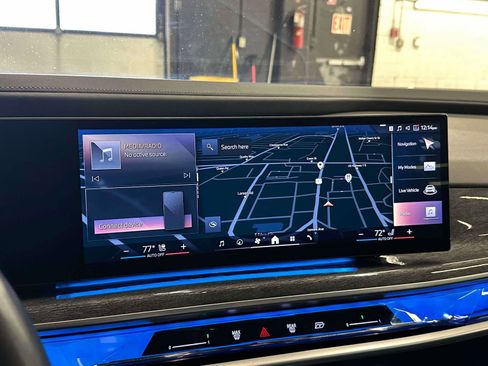 Used 2024 BMW 740i xDrive image 27