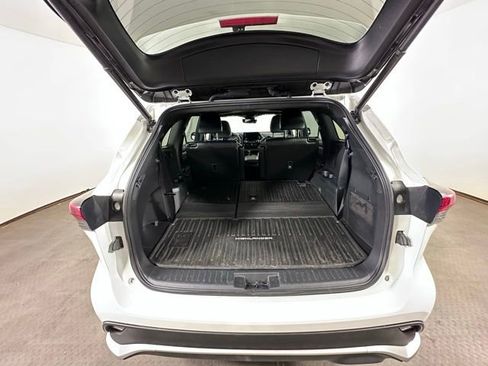Used 2023 Toyota Highlander XSE AWD/4WD image 14