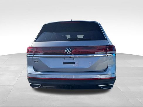 Used 2025 Volkswagen Atlas SE FWD image 4