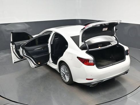 Used 2016 Lexus ES 350 w/ Luxury Package w/Wood Trim image 30