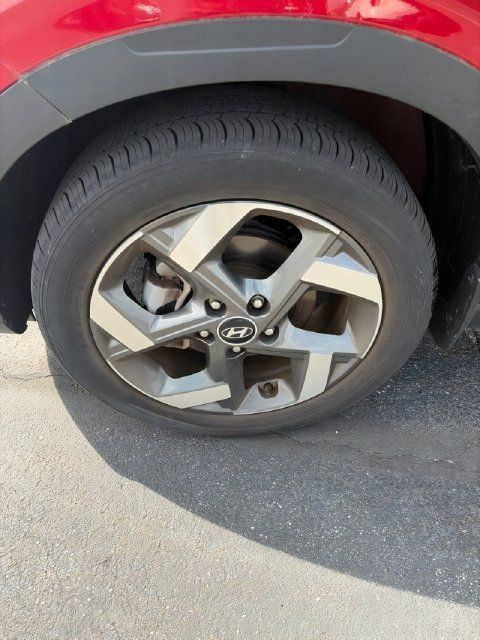 Used 2023 Hyundai Venue SEL FWD image 12