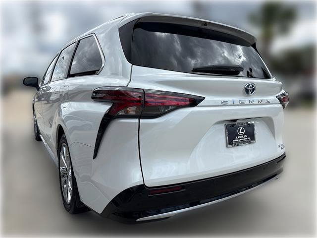 Used 2024 Toyota Sienna Platinum FWD image 6