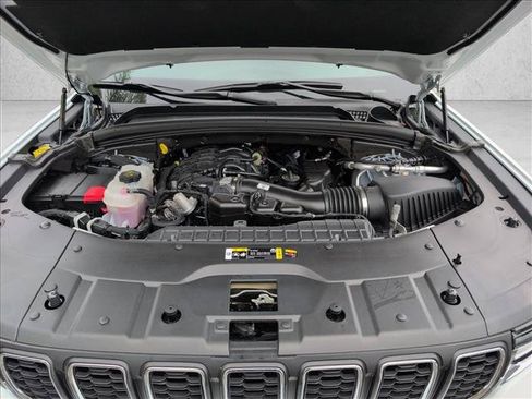 Used 2025 Jeep Grand Cherokee L Laredo RWD image 26