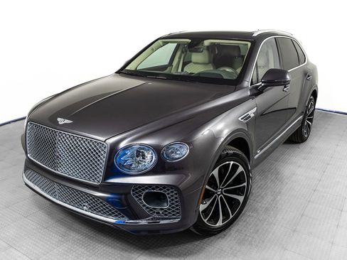 Used 2022 Bentley Bentayga image 2