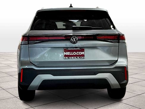 New 2026 Volkswagen Tiguan SE image 6