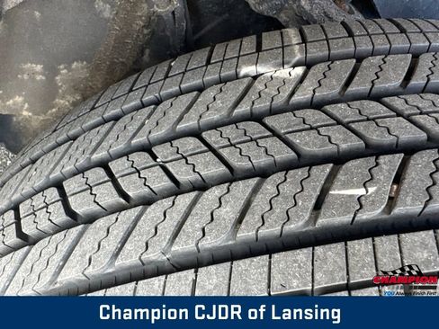 Used 2017 Chrysler Pacifica Touring-L Plus FWD image 43