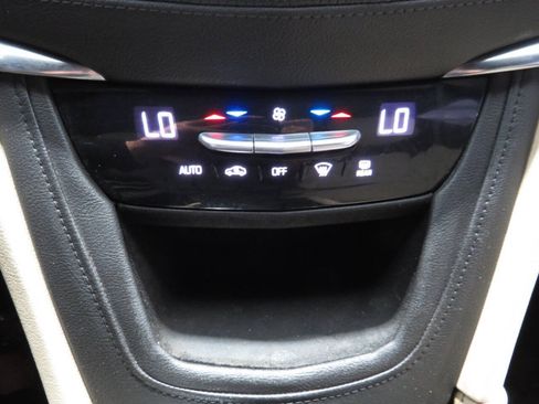 Used 2017 Cadillac XT5 FWD image 21