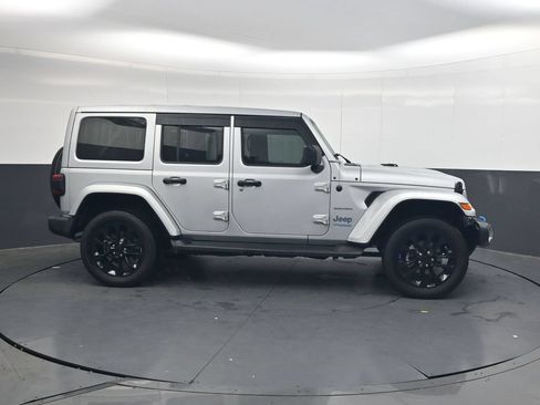 Used 2022 Jeep Wrangler Unlimited Sahara AWD/4WD image 4