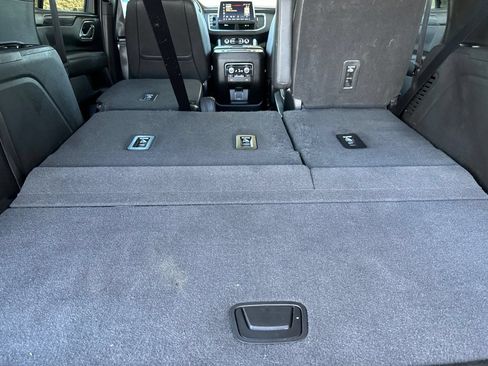 Certified 2023 GMC Yukon SLT w/ SLT Premium Package RWD image 17